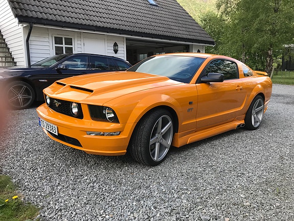 Ford Mustang 3 of 30