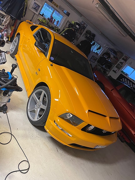 Ford Mustang 24 of 30