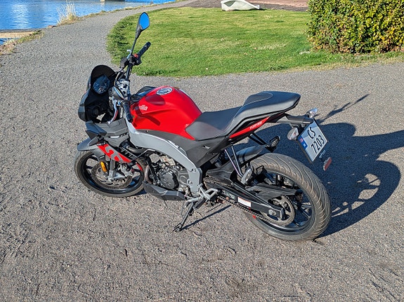 Aprilia RS 125 Tuono 6 of 15