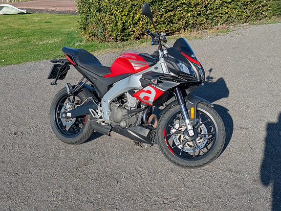Aprilia RS 125 Tuono 14 of 15