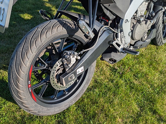 Aprilia RS 125 Tuono 11 of 15