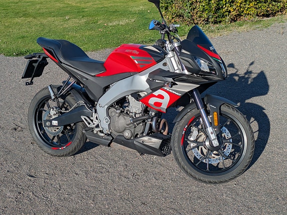 Aprilia RS 125 Tuono 4 of 15