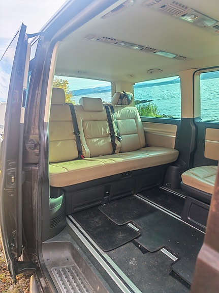 Volkswagen Multivan 13 of 18