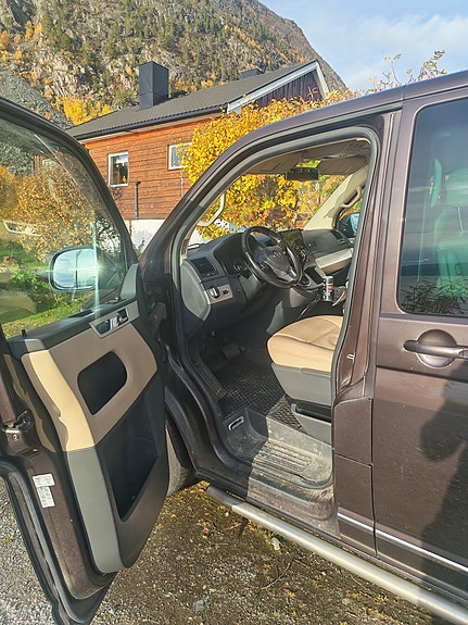 Volkswagen Multivan 7 of 18
