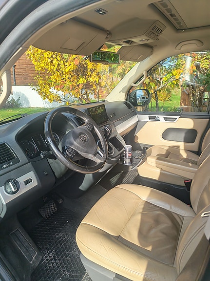 Volkswagen Multivan 9 of 18