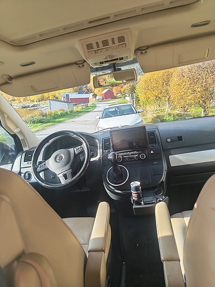 Volkswagen Multivan 8 of 18