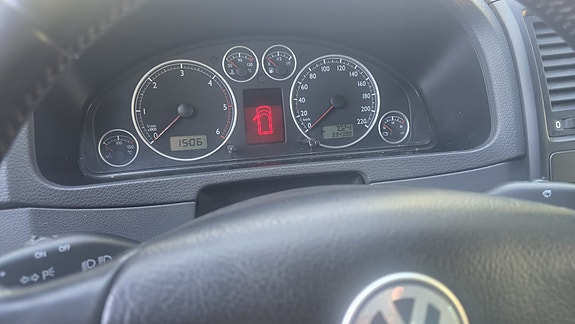 Volkswagen Multivan 9 of 22