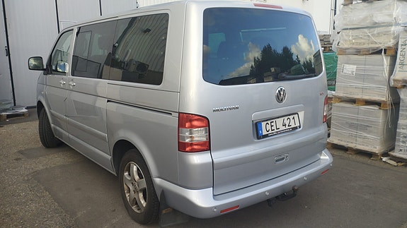 Volkswagen Multivan 4 of 22