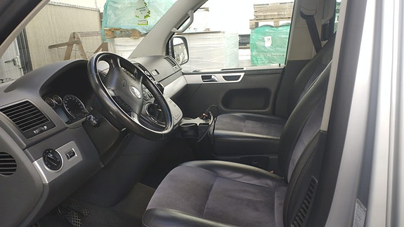 Volkswagen Multivan 11 of 22