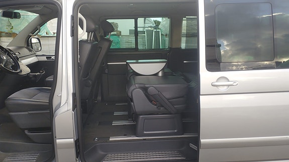 Volkswagen Multivan 18 of 22