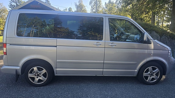 Volkswagen Multivan 7 of 22
