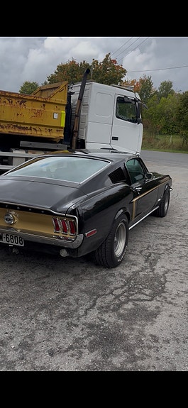 Ford Mustang 2 of 30