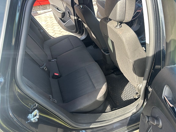 Opel Astra 12 of 15