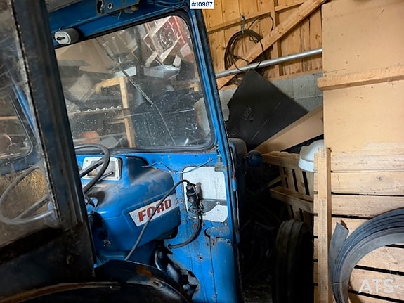 Ford 2000 2x4 traktor 9 of 27