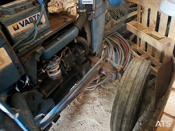 Ford 2000 2x4 traktor 10 of 27