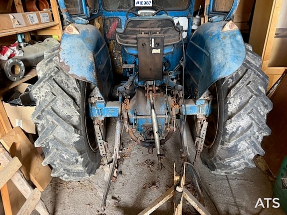 Ford 2000 2x4 traktor 3 of 27