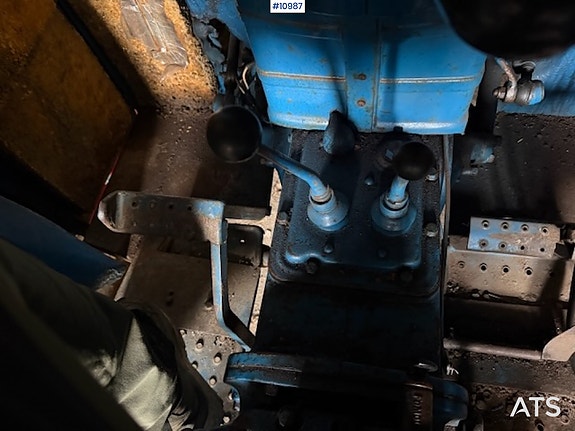 Ford 2000 2x4 traktor 18 of 27