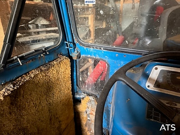 Ford 2000 2x4 traktor 22 of 27