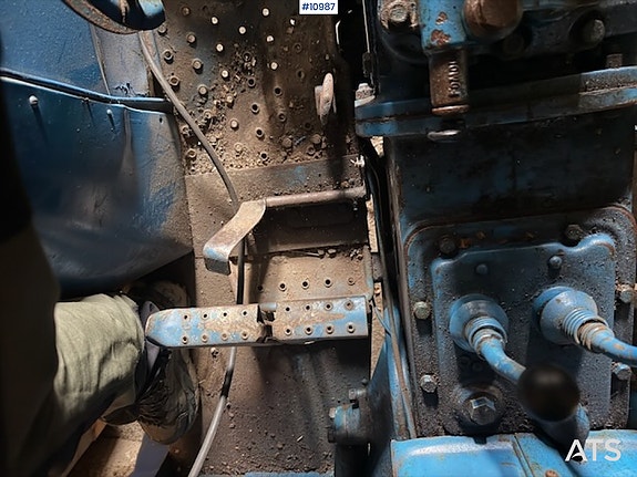 Ford 2000 2x4 traktor 20 of 27