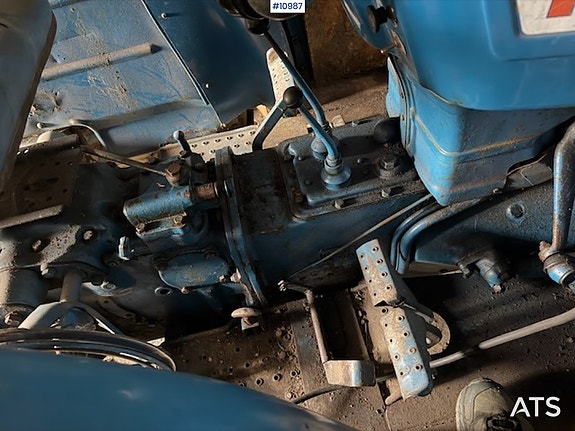 Ford 2000 2x4 traktor 17 of 27