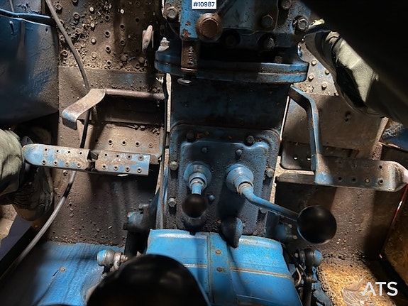 Ford 2000 2x4 traktor 19 of 27