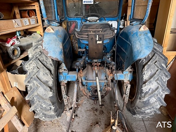 Ford 2000 2x4 traktor 2 of 27