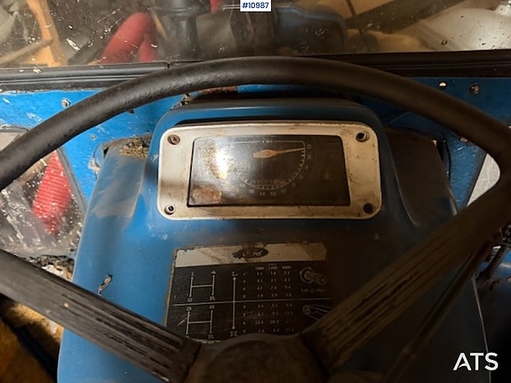 Ford 2000 2x4 traktor 23 of 27