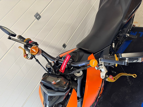 KTM 690 Supermoto 9 of 14