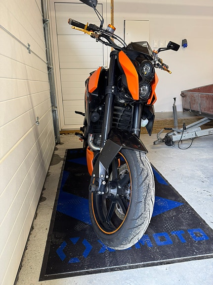 KTM 690 Supermoto 2 of 14