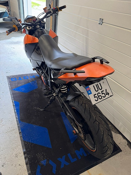 KTM 690 Supermoto 6 of 14