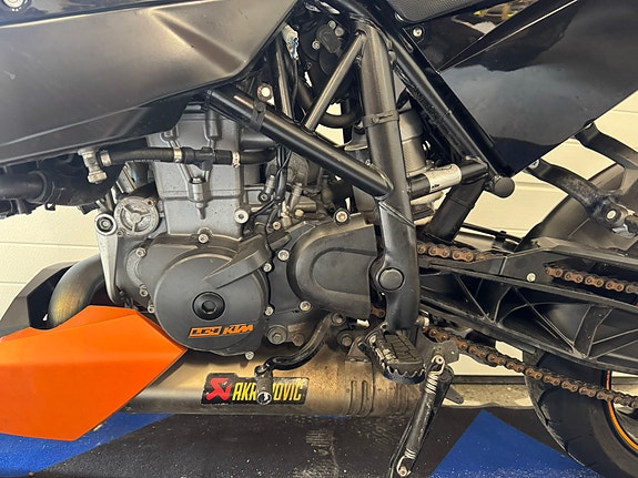 KTM 690 Supermoto 8 of 14