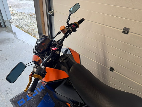 KTM 690 Supermoto 10 of 14