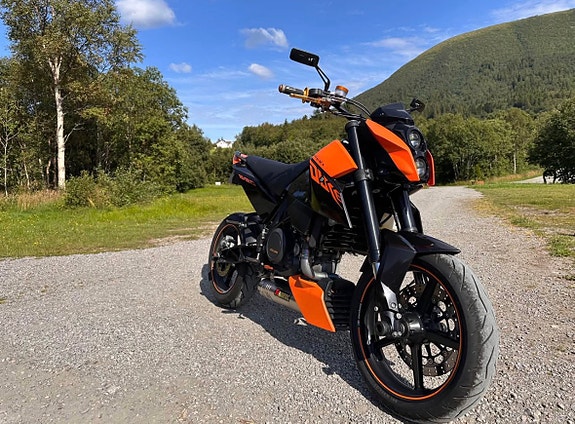 KTM 690 Supermoto 13 of 14