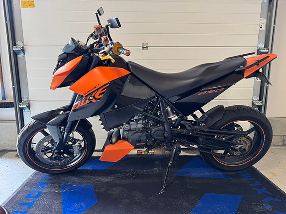 KTM 690 Supermoto 4 of 14