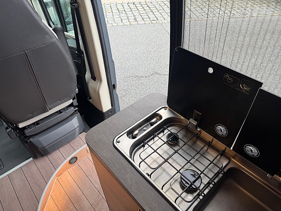 Weinsberg Cara Bus 600 DQ 13 of 17