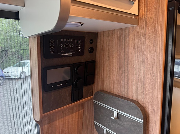 Weinsberg Cara Bus 600 DQ 12 of 17