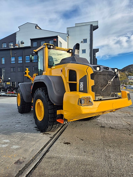 Volvo L110H 3 of 9
