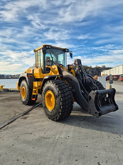 Volvo L110H 2 of 9