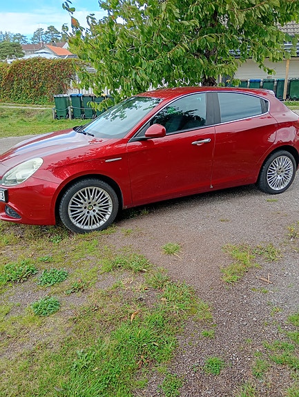 Alfa Romeo Giulietta 2 of 11