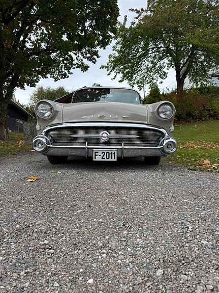 Buick Roadmaster 2 of 5