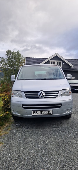 Volkswagen Multivan 3 of 8