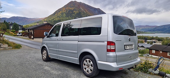 Volkswagen Multivan 4 of 8