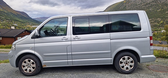 Volkswagen Multivan 2 of 8