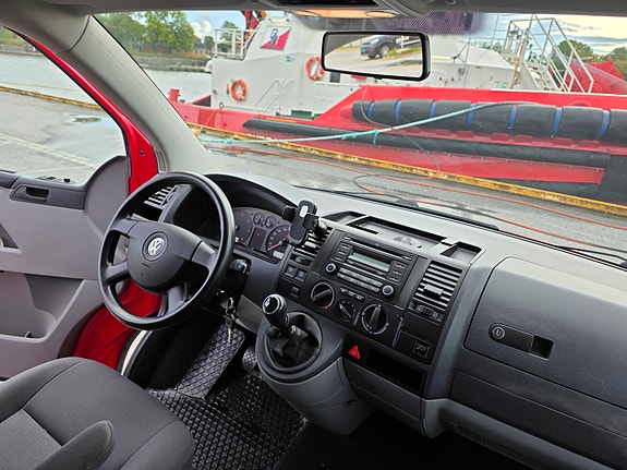 Volkswagen Caravelle 19 of 29