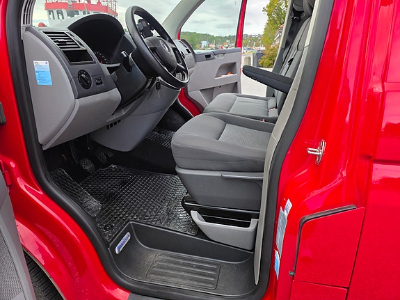 Volkswagen Caravelle 16 of 29