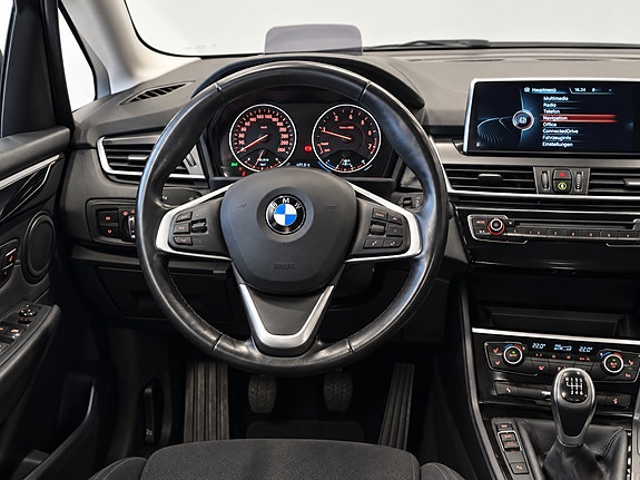 BMW 216d 5 of 9