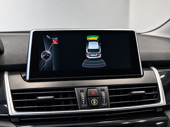 BMW 216d 6 of 9