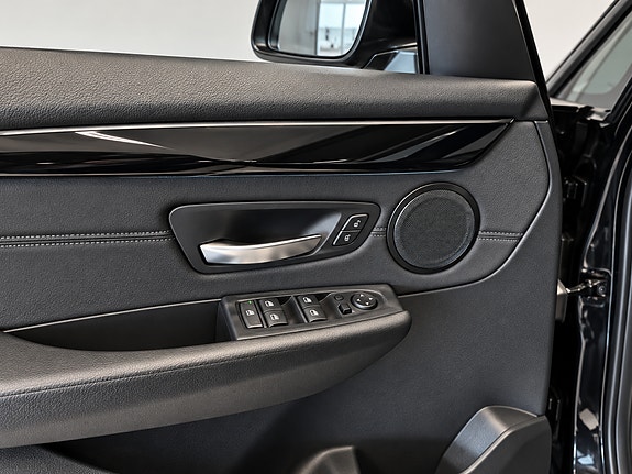 BMW 216d 8 of 9