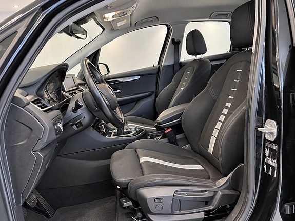 BMW 216d 7 of 9