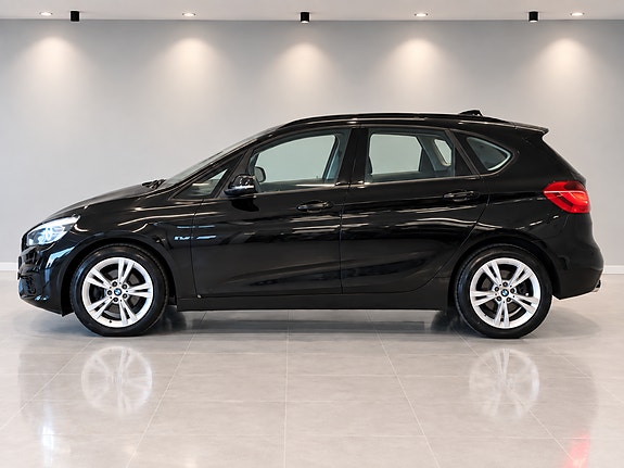 BMW 216d 2 of 9